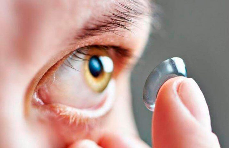 Una joven queda ciega de un ojo por un parásito presente en el agua de la llave