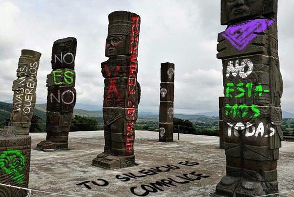 Usuarios atacan movimiento feminista por fotos editadas de monumentos pintados