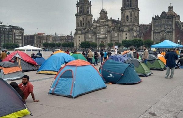 CNTE instala plantón en el Zócalo y amenaza con no irse si no se cumplen sus demandas