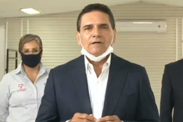 Gobernador de Michoacán, da positivo a Covid-19
