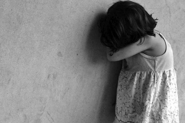 Un grupo de menores de edad abusa sexualmente de una niña de 4 años