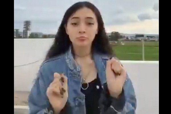 Tiktoker causa debate por bailar Himno Nacional #VIDEO