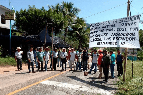 Tzotziles retienen a 40 militares en Chiapas en reclamo de obras incompletas