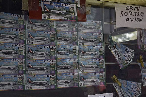 Mil "cachitos" de rifa de avión para cada hospital covid: AMLO