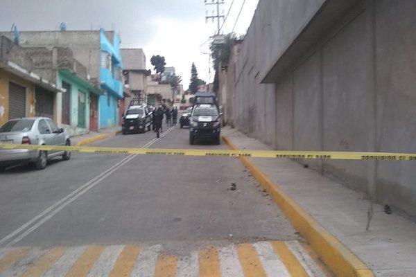 Hallan bolsas con restos humanos en calles de Edomex