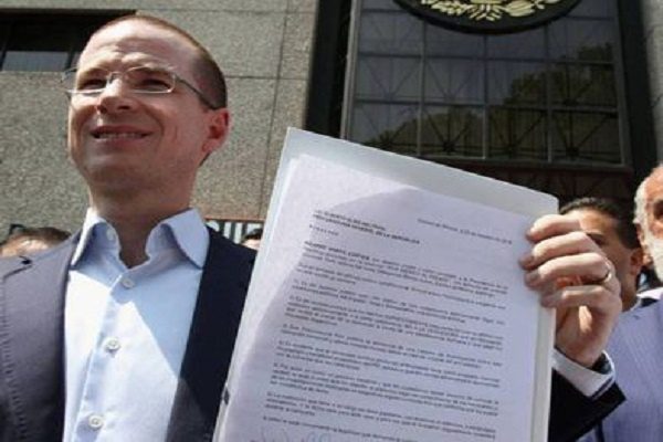 Ricardo Anaya demanda formalmente a Lozoya por daño moral