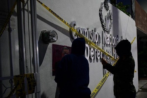 Colectivos feministas toman instalaciones de CNDH de Ecatepec #VIDEO