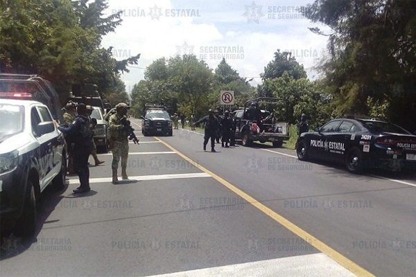 Grupo armado mata a tres policías en carretera de Ixtapan de la Sal