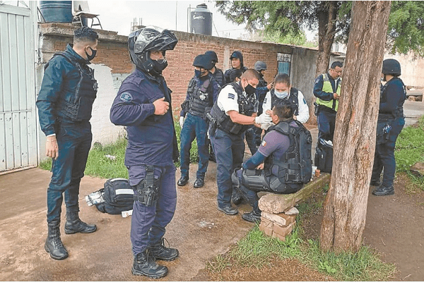 11 policías lesionados tras enfrentamiento con normalistas en Tiripetío
