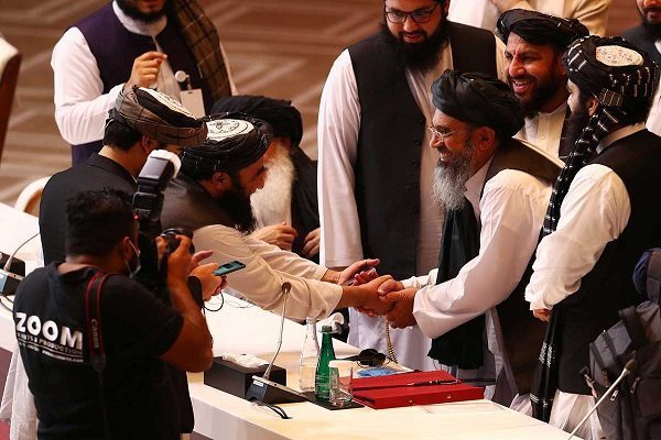 Inician conversaciones de paz entre talibanes y gobierno afgano