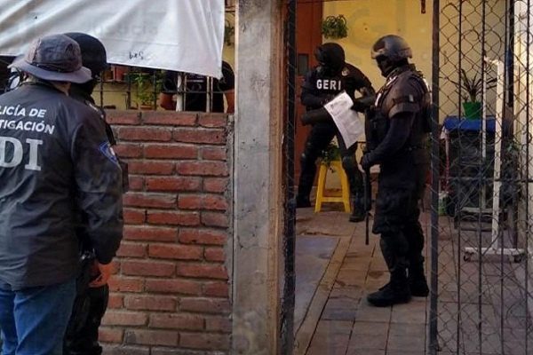 19 detenidos, droga y armas aseguradas tras cateos en la Cuauhtémoc