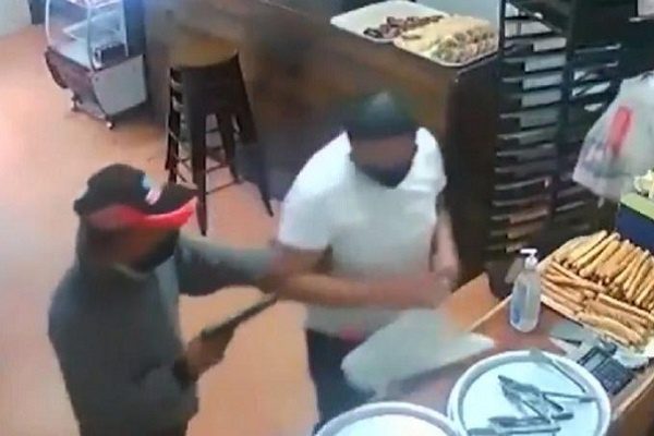 Liberan a ladrón de panadería porque su pistola era falsa #VIDEO