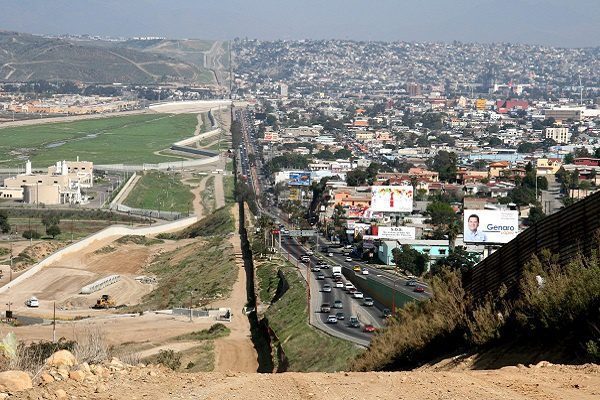 Cierre de frontera con EU se extiende hasta octubre