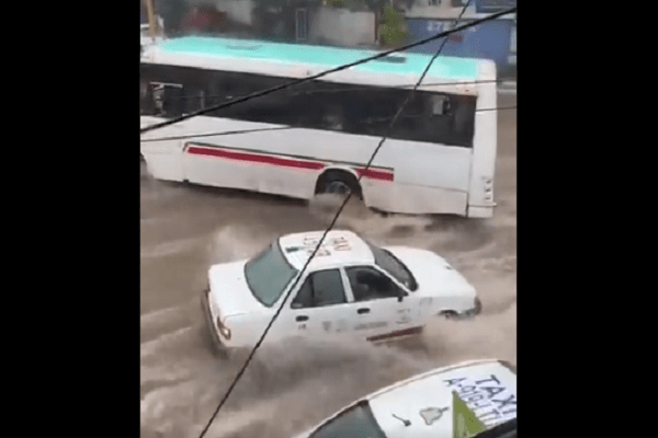 Múltiples inundaciones por fuertes lluvias en Cuernavaca #VIDEOS