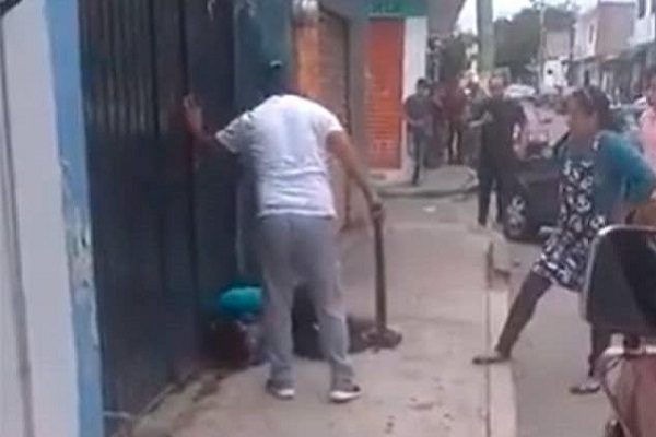 Golpean con machete a ladrón de autos en Morelos #VIDEO