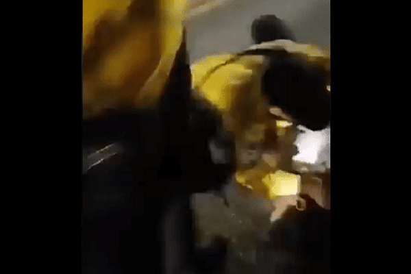 Policías de tránsito golpean a un grupo de jóvenes en Coahuila #VIDEO