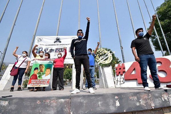 Presentan informe sobre caso Ayotzinapa, a seis años de lo ocurrido