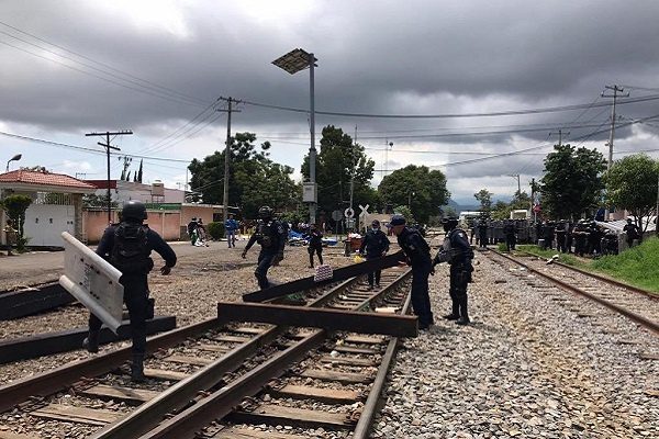Liberan vías tomadas por maestros en Uruapan y Pátzcuaro