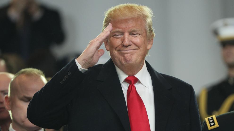 Twitter coloca advertencia a Donald Trump por incitar a votar dos veces