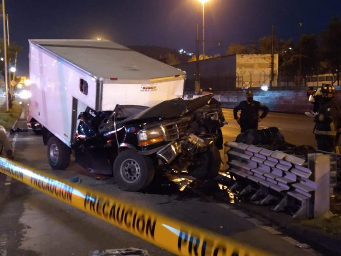 Muere prensado entre los fierros al chocar en calzada Ignacio Zaragoza