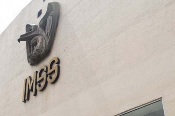 Ayudante de farmacia brinda atención psicológica a trabajadores del IMSS