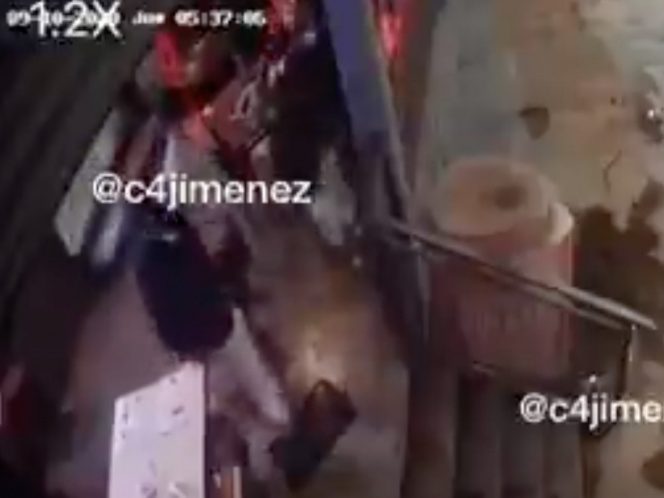 Así asaltaron un local de hamburguesas en la Álvaro Obregón #VIDEO