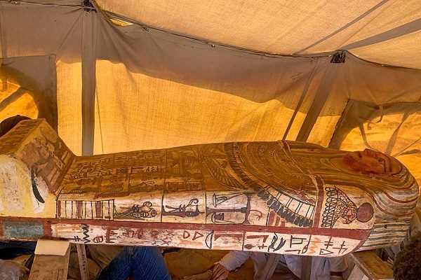 Descubren 14 sarcófagos en un pozo en la necrópolis de Saqqara