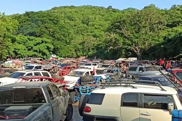 Cientos de jóvenes celebran “Cosalazo 2020” sin ninguna medida sanitaria