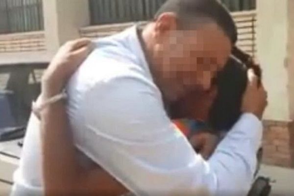 Padre halla a su hijo desaparecido por 7 años en una página de Facebook