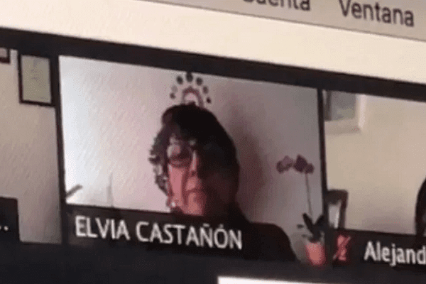 Maestra de la UASLP discrimina a alumno por no tener internet