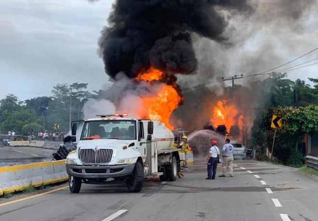 Explota pipa con combustible en Tabasco, hay 4 muertos #VIDEO