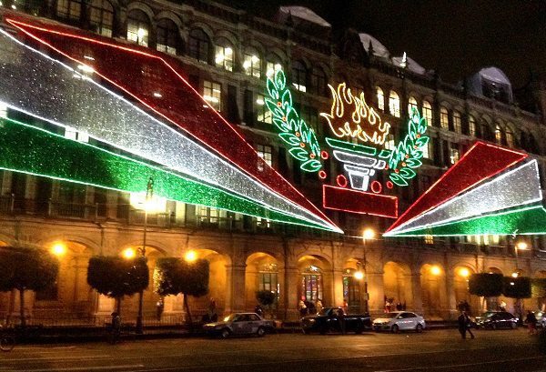¡No habrá personas en el Zócalo el 15 de septiembre! Pero sí una antorcha gigante