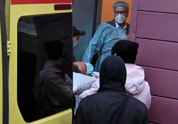 Sale de coma y presenta mejoría el opositor ruso Alexai Navalny