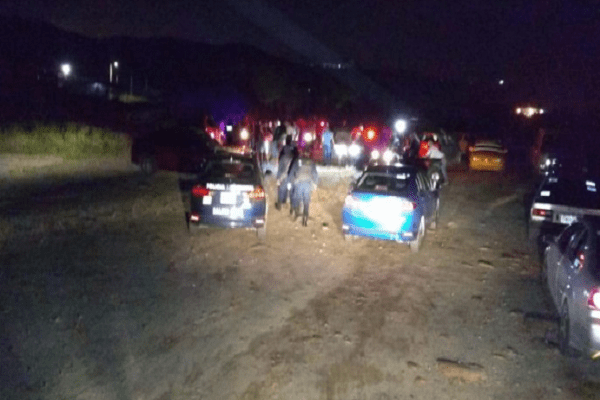 Policías rescatan a un joven de ser linchados por la turba en Salina del Marqués