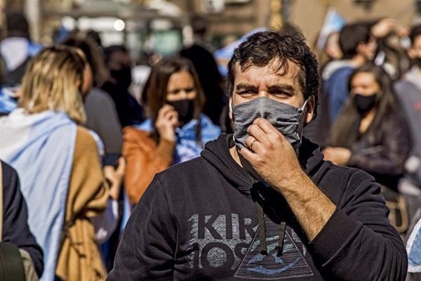 Argentina supera el medio millón de contagios COVID-19 en medio del desconfinamiento