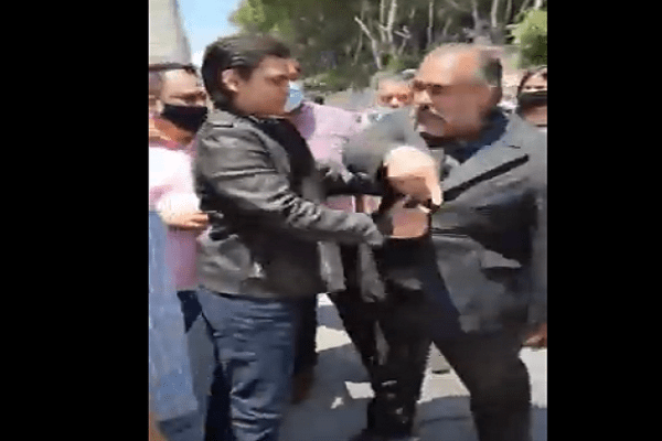 Diputado reta a golpes a regidor luego de que lo acusara por incumplimiento de obras