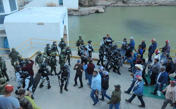 Campesinos y Guardia Nacional se enfrentan por agua en la presa La Boquilla