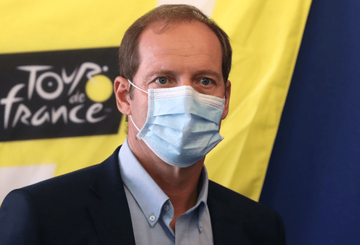 Director de Tour de Francia da positivo a Covid-19, ciclistas se libran