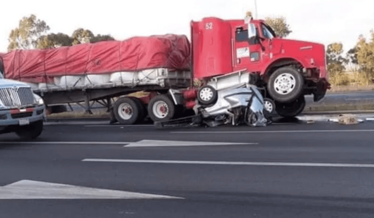 Se registra fuerte choque en la México-Querétaro