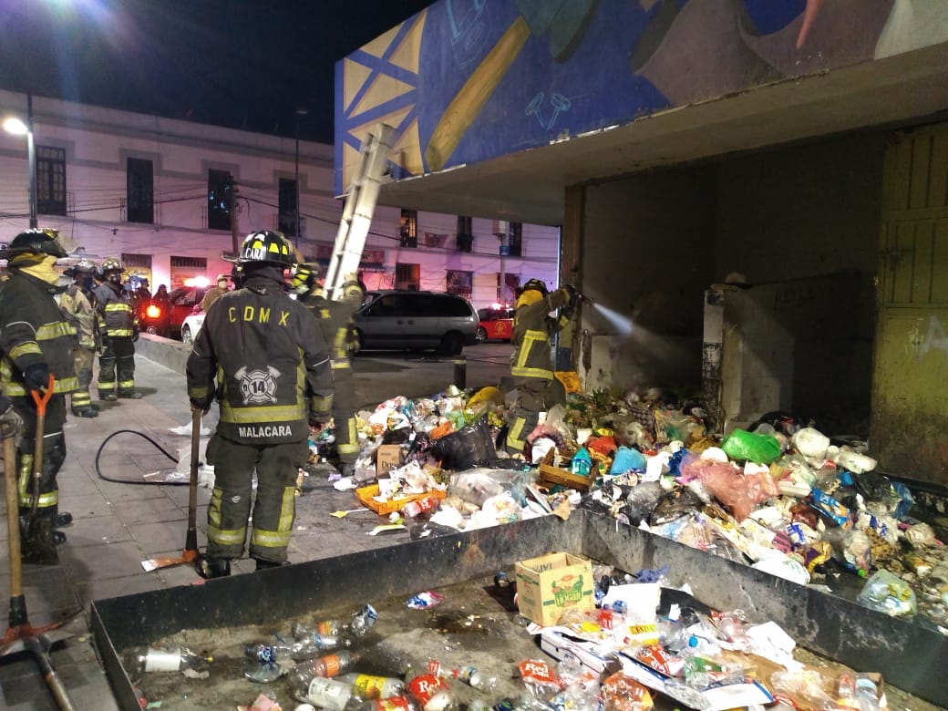 Bomberos sofocan leve incendio en el mercado 2 de abril en la colonia Guerrero #VIDEO