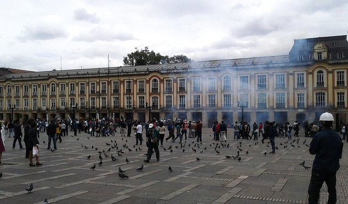 Gobierno de Colombia acusa a guerrillas urbanas de lo ataques a la policía en Bogotá