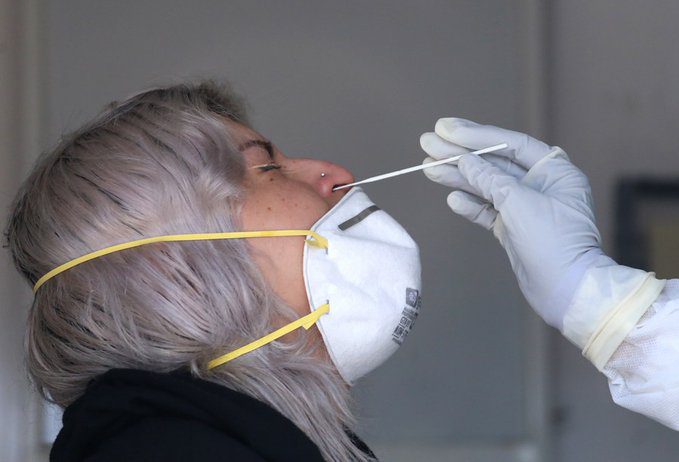 Pruebas PCR podrían detectar células muertas del virus y dar falsos positivos de COVID-19