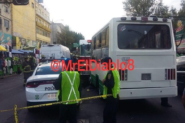 Muere mujer tras ser atropellada por microbús en la Merced #VIDEO