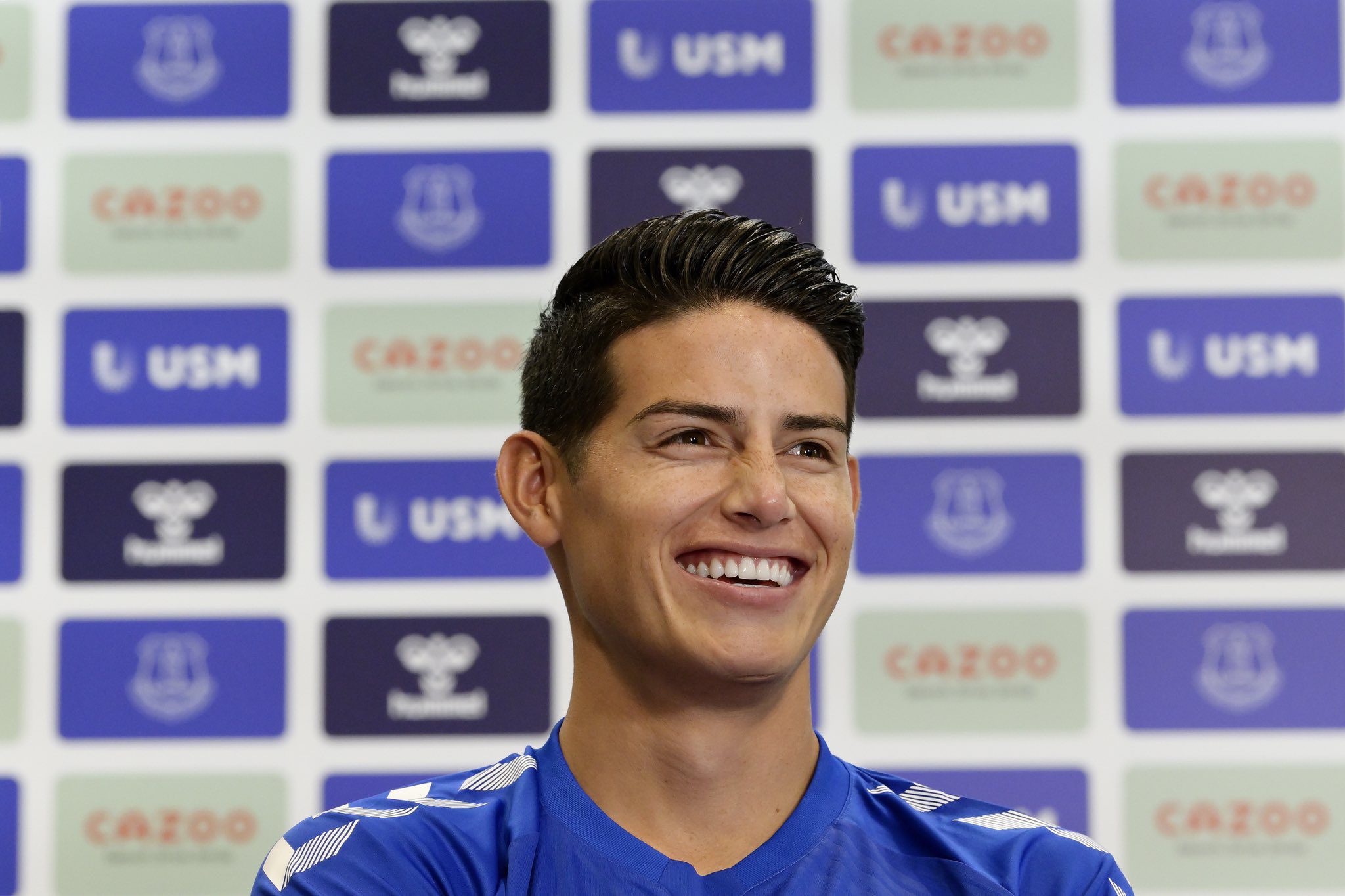 James Rodríguez es el nuevo jugador del Everton de Inglaterra, firmando por los próximos 2 años #VIDEO