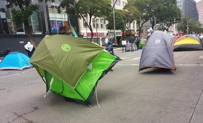 Plantón de FRENAAA se extendió a Reforma, pero con casas de campaña vacías #VIDEO