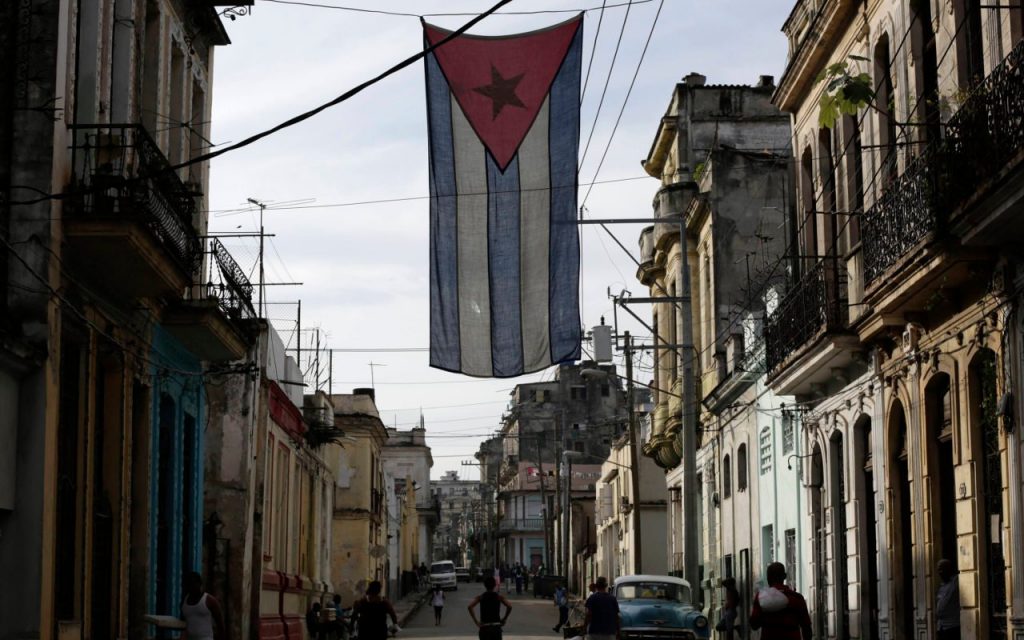 Cuba podría declarar primera devaluación desde la revolución de 1959