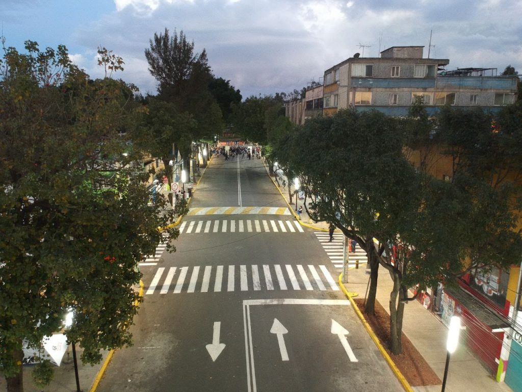 Avenida Emilio Carranza de Iztapalapa es convertida en un sendero seguro