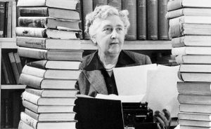 Nace Agatha Christie, una de las mejores novelistas policíacas que emergió en medio de la guerra