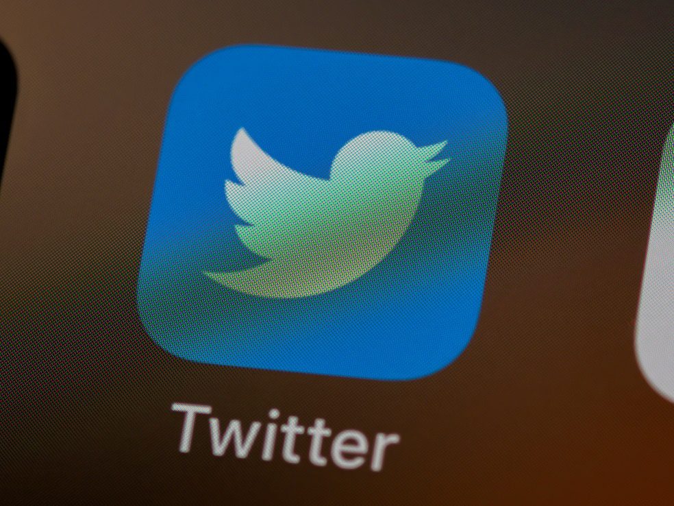 Twitter etiquetará o borrará publicaciones engañosas