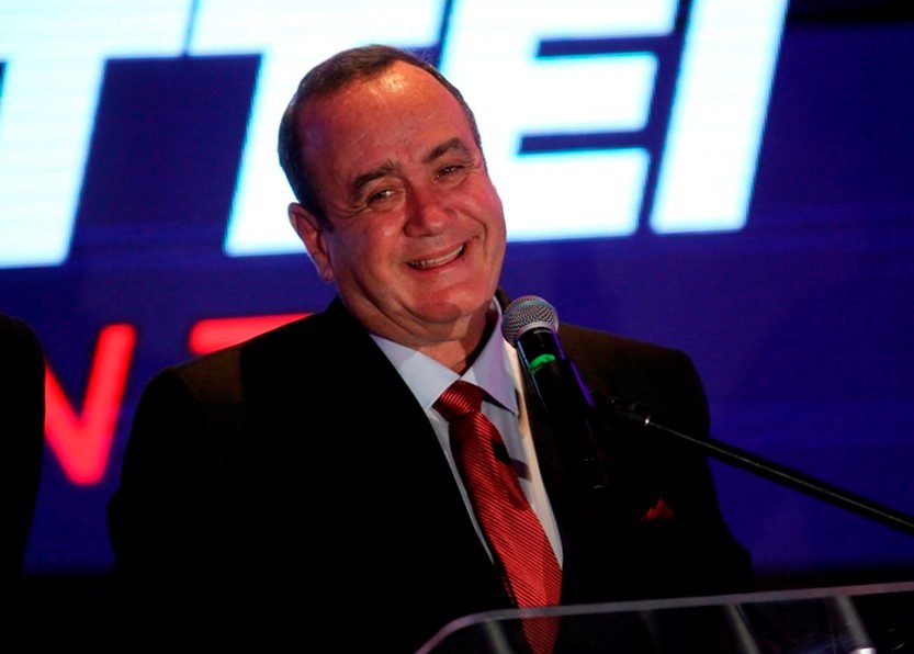 El presidente Guatemala anuncia haber dado positivo a Covid-19